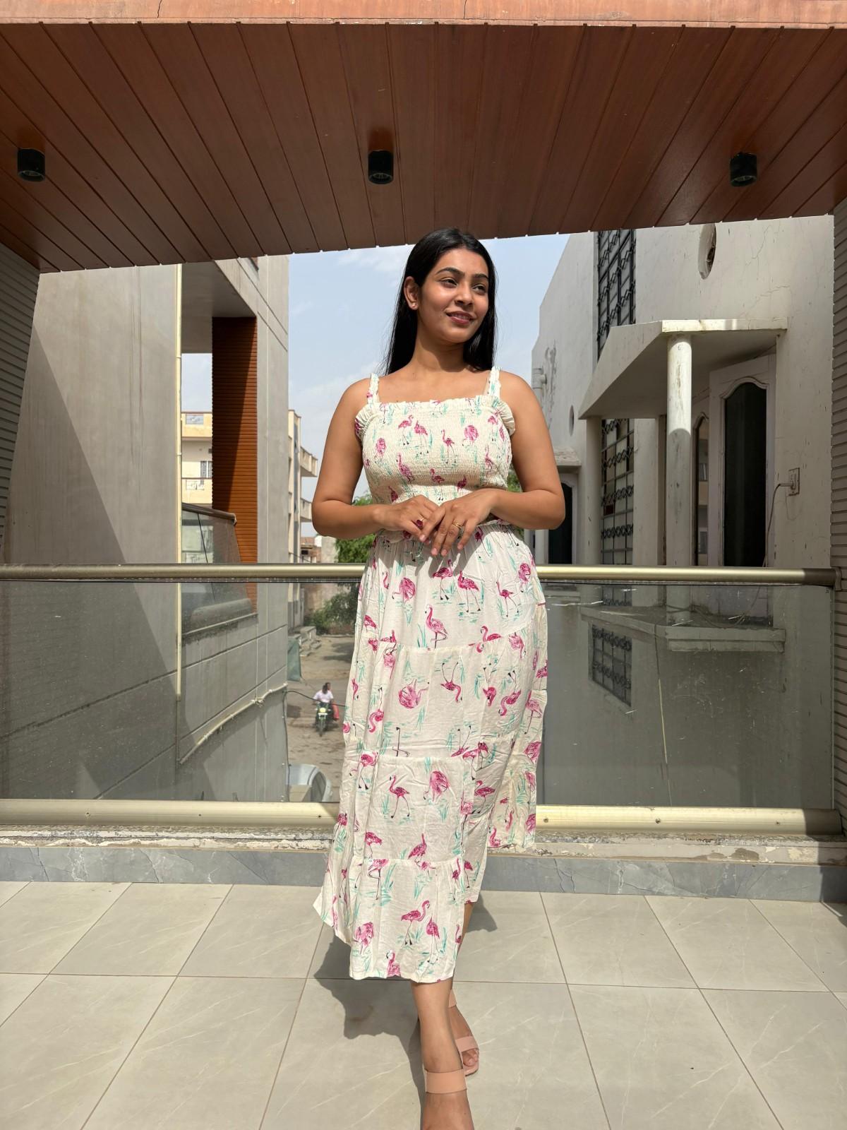 Smocking strap midi dress